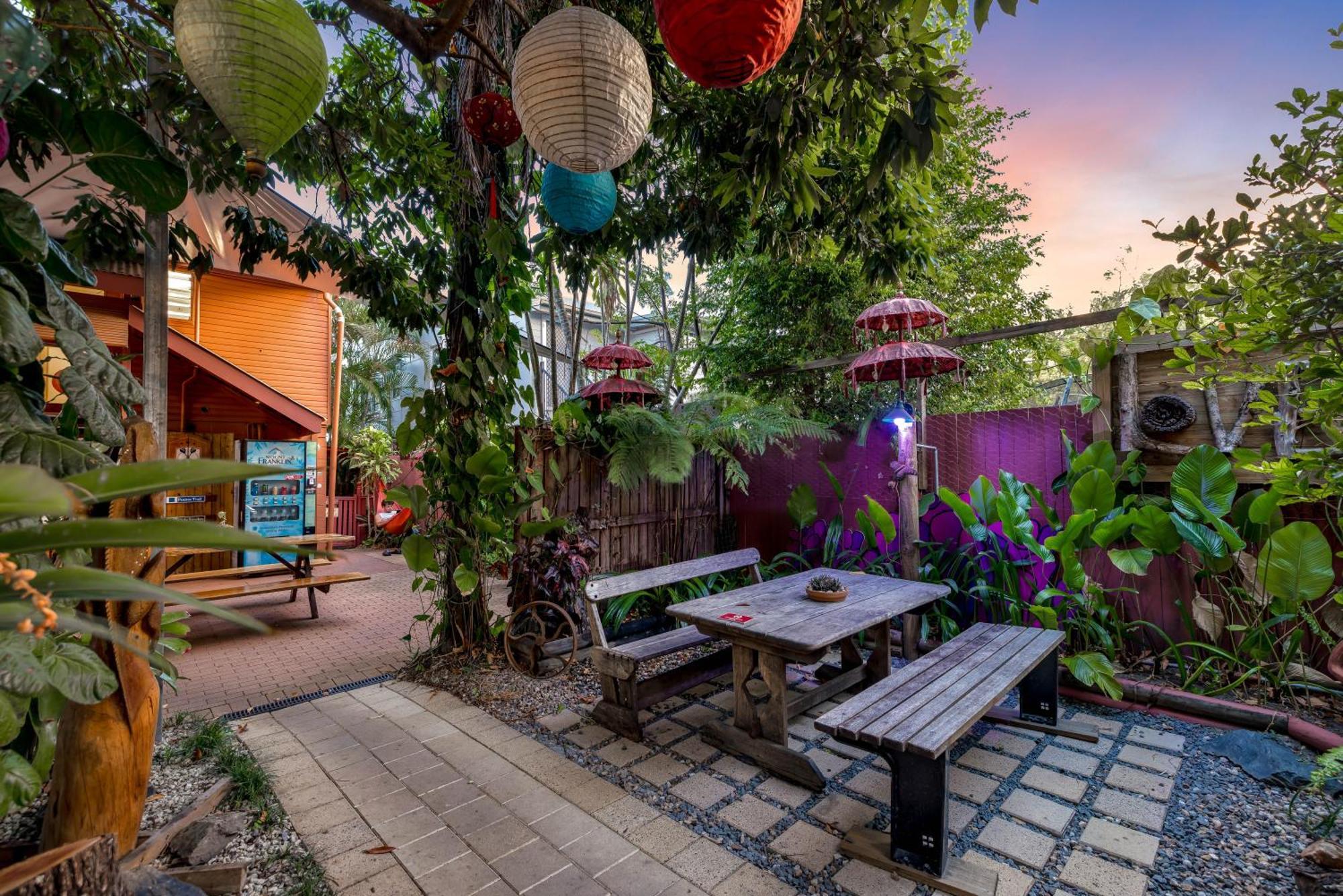 Travellers Oasis Hostel Cairns Kültér fotó