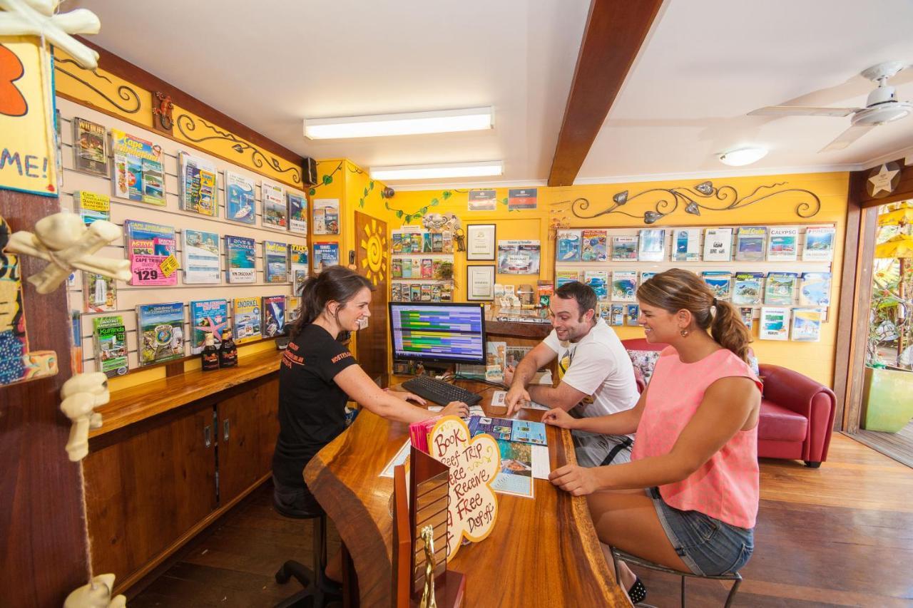 Travellers Oasis Hostel Cairns Kültér fotó A travel agency in Greece